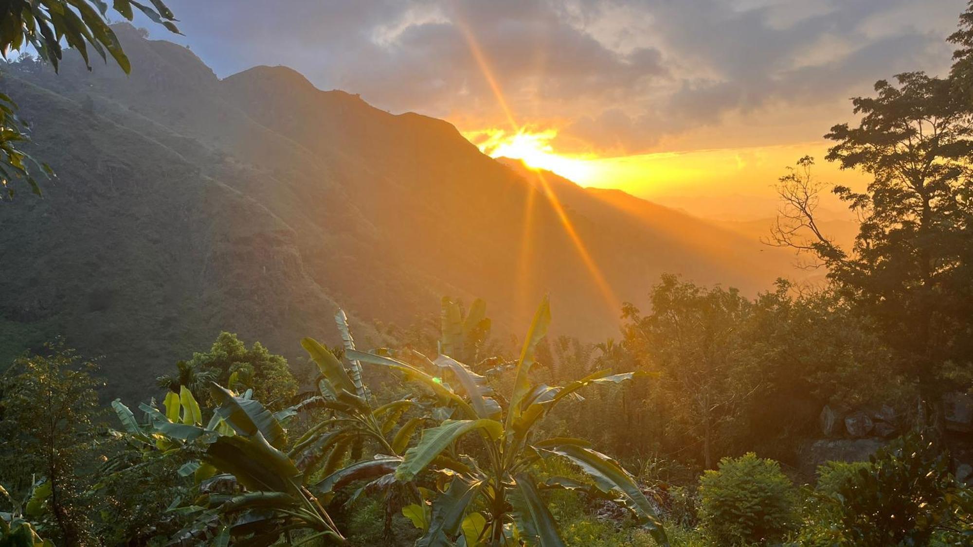 Nature Green Hotels On Rock Home เอลลา ภายนอก รูปภาพ